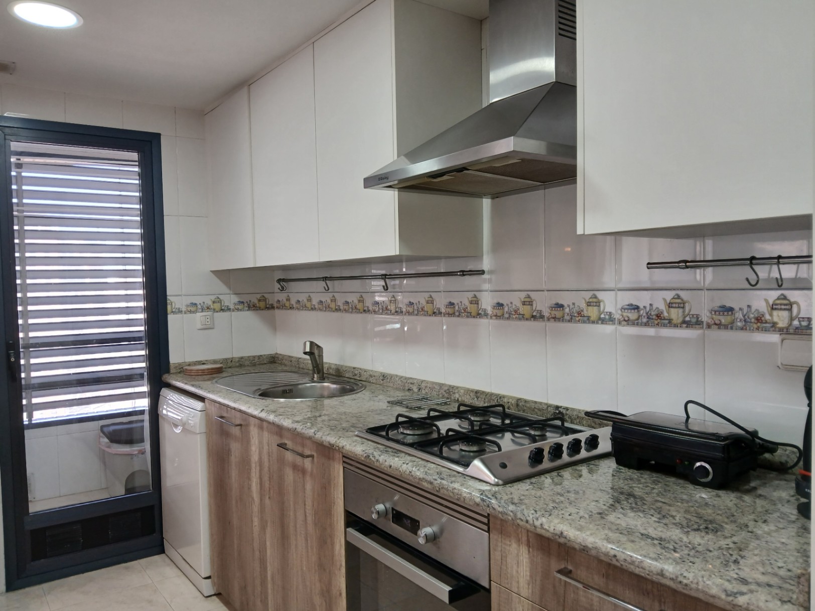 Appartement dans la zone de l'Avenida de Francia, Valence, avec garage et piscine.