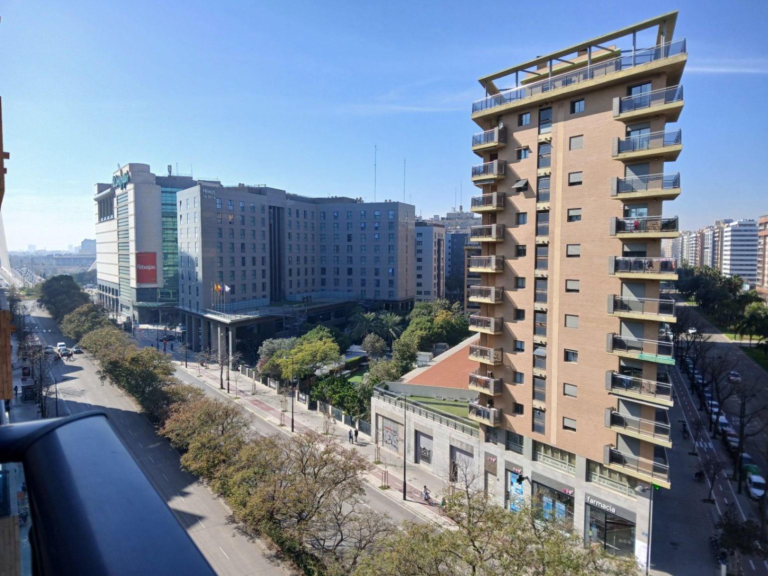 Appartement dans la zone de l'Avenida de Francia, Valence, avec garage et piscine.