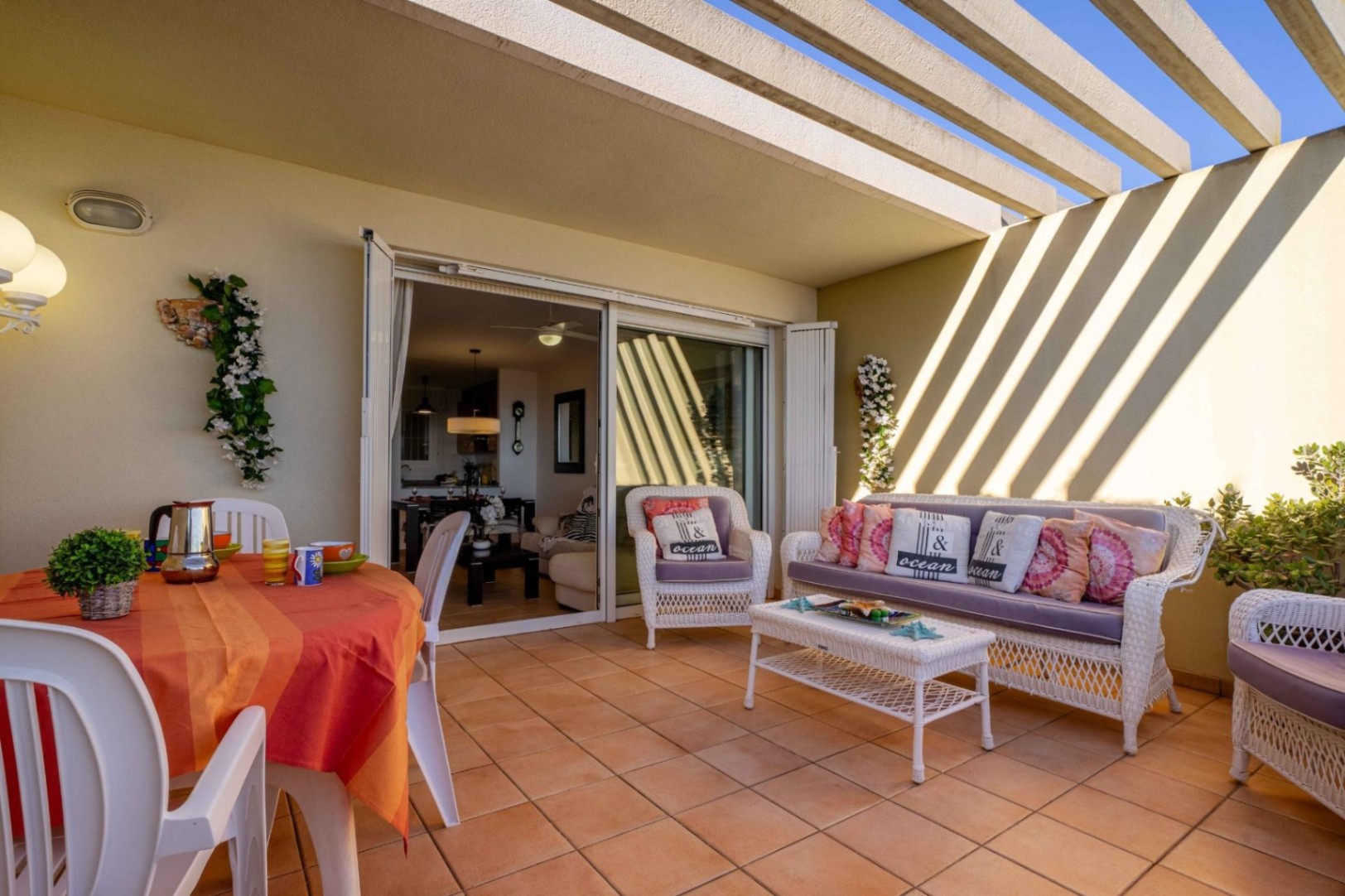 Semi-detached house in developments with 3 bedrooms and community pool.