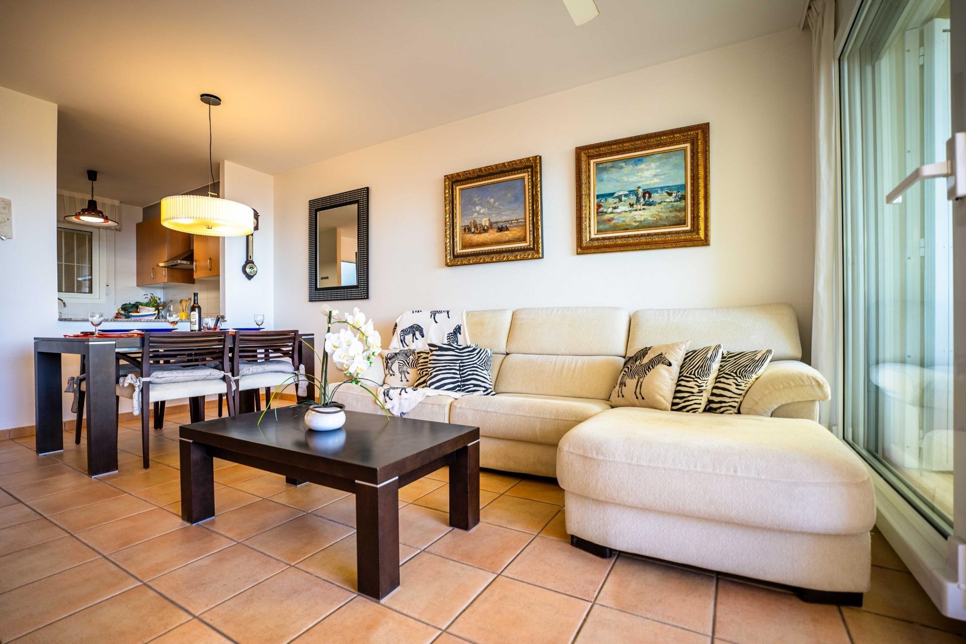 Semi-detached house in developments with 3 bedrooms and community pool.