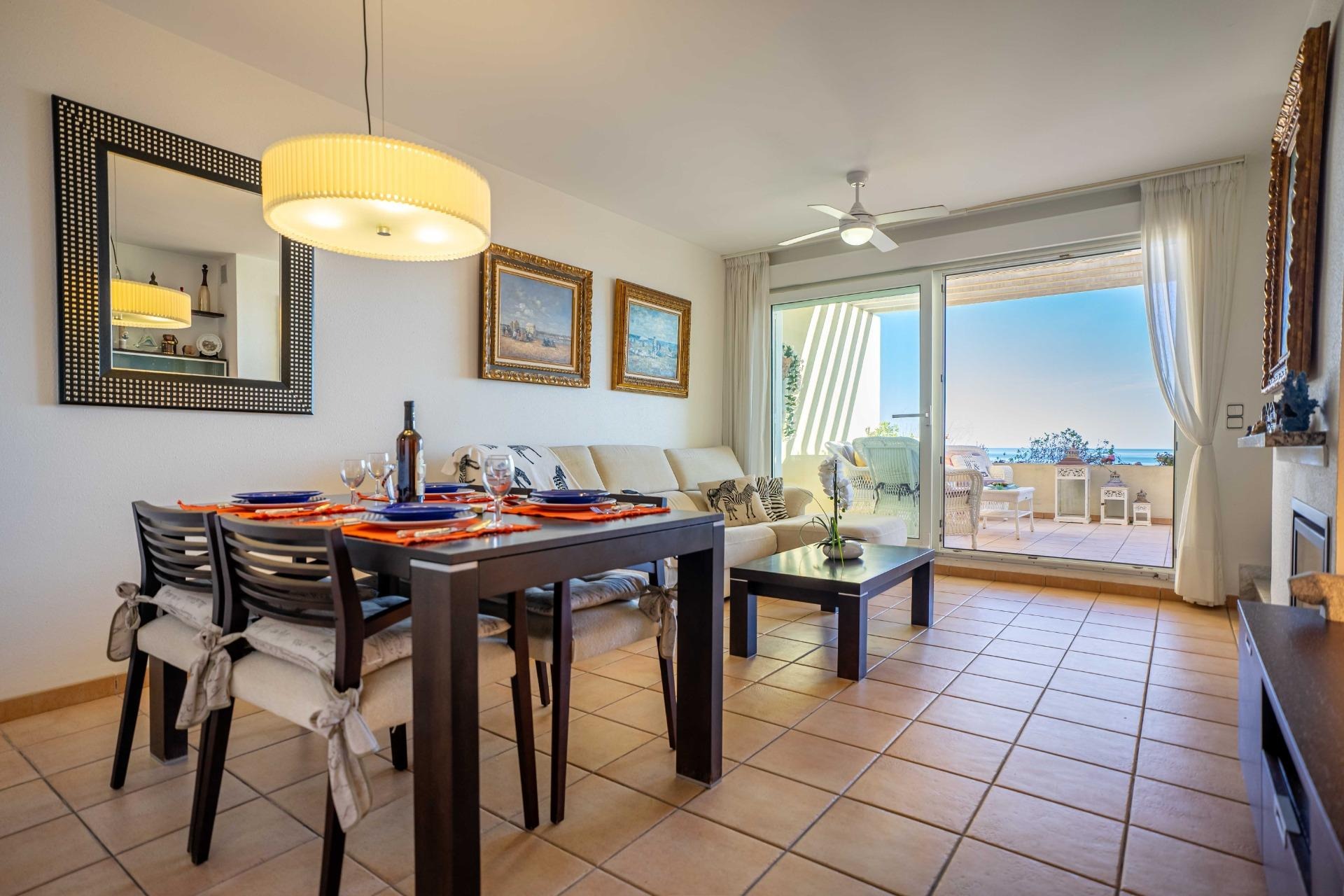 Semi-detached house in developments with 3 bedrooms and community pool.