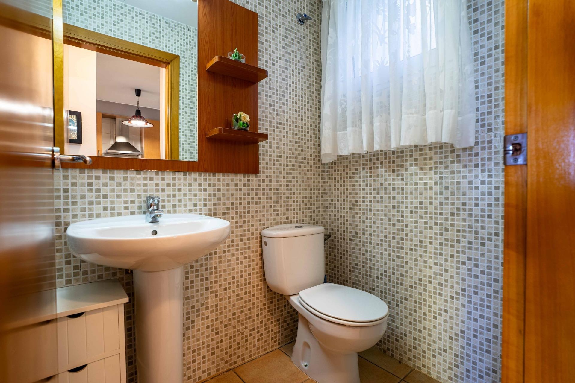 Semi-detached house in developments with 3 bedrooms and community pool.