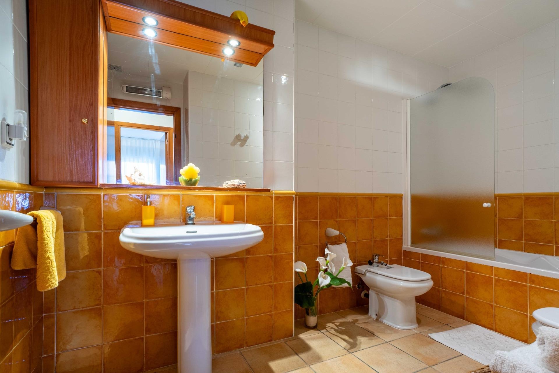 Semi-detached house in developments with 3 bedrooms and community pool.