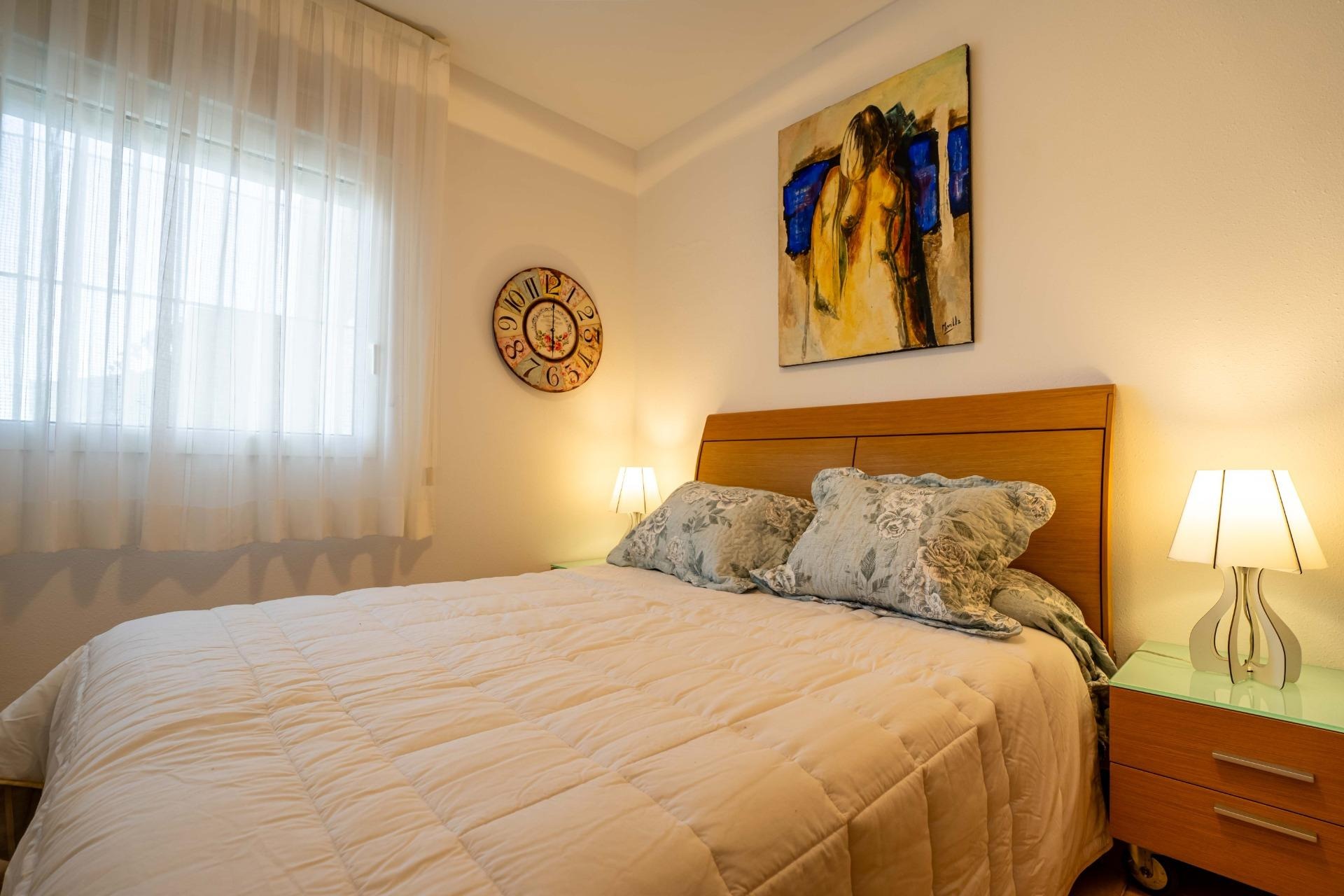 Semi-detached house in developments with 3 bedrooms and community pool.