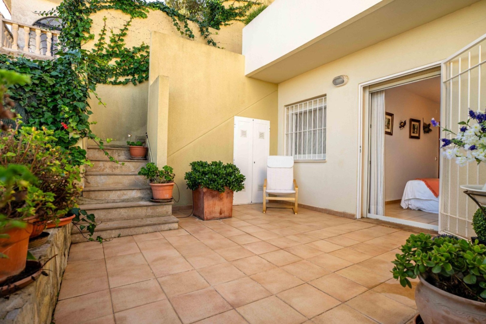 Semi-detached house in developments with 3 bedrooms and community pool.