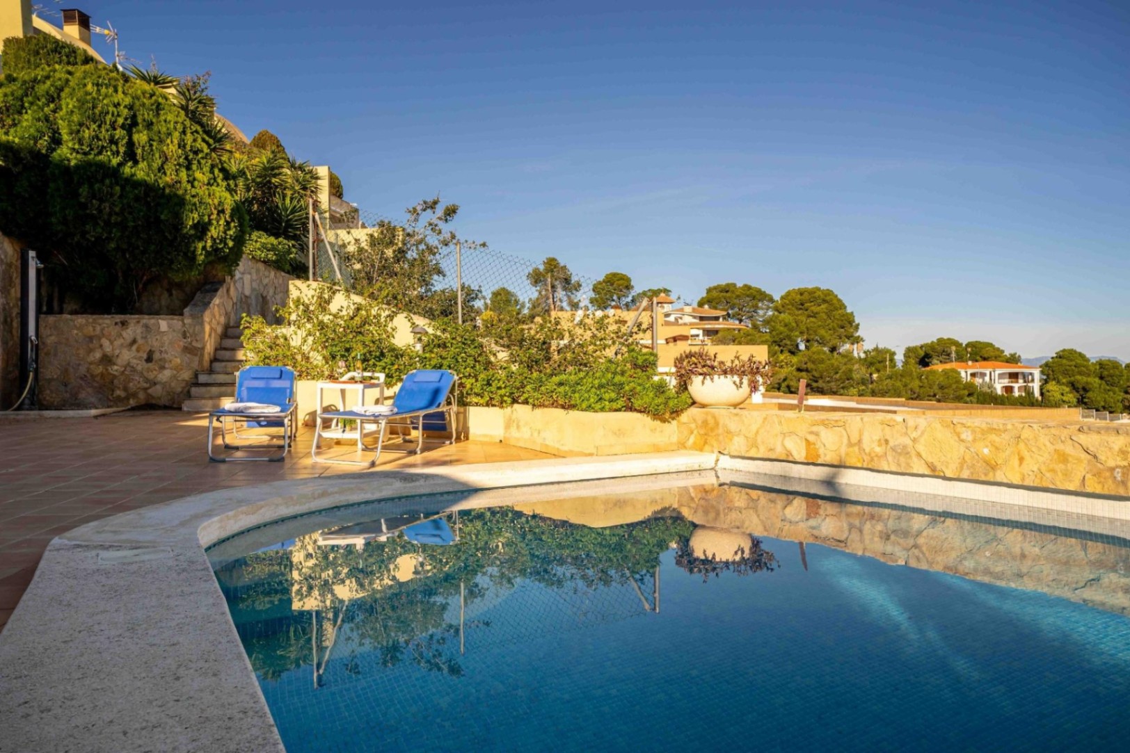 Semi-detached house in developments with 3 bedrooms and community pool.
