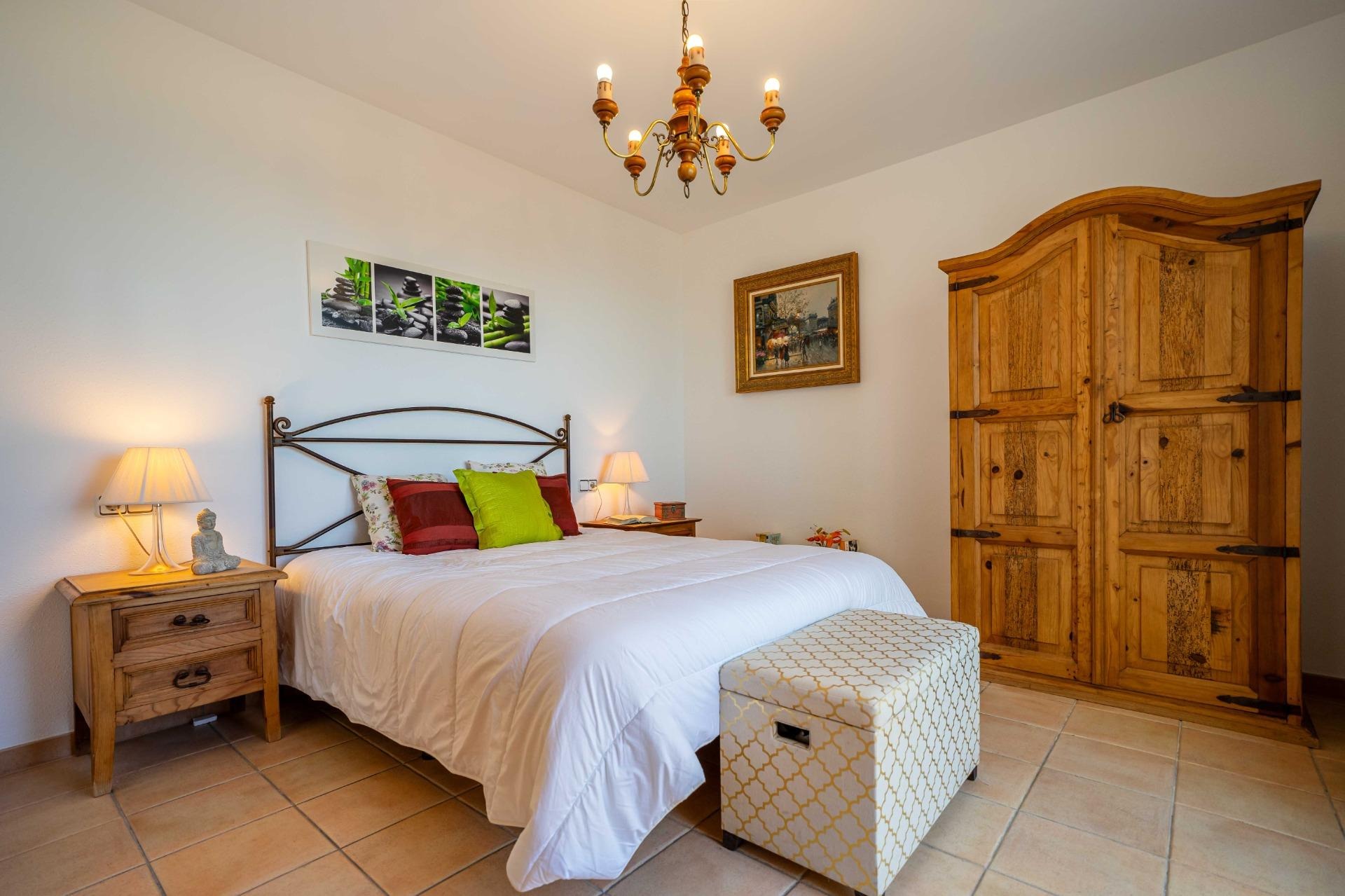 Semi-detached house in developments with 3 bedrooms and community pool.