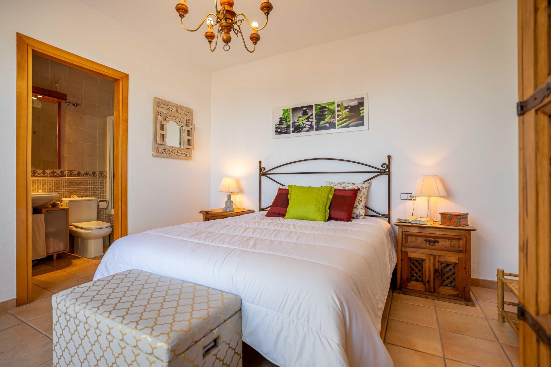 Semi-detached house in developments with 3 bedrooms and community pool.