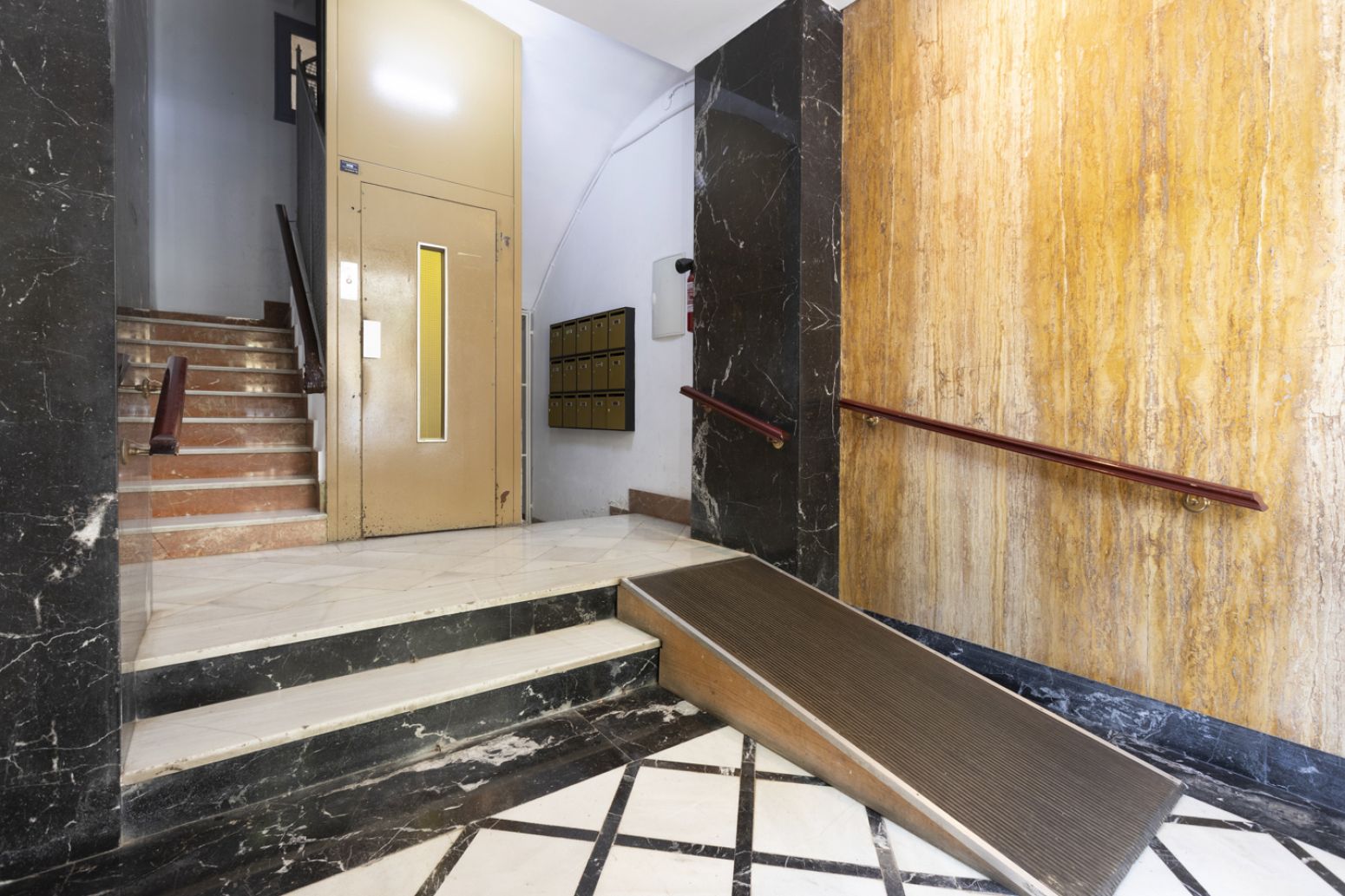 Piso en venta de 3 dormitorios en Extramurs, Valencia
