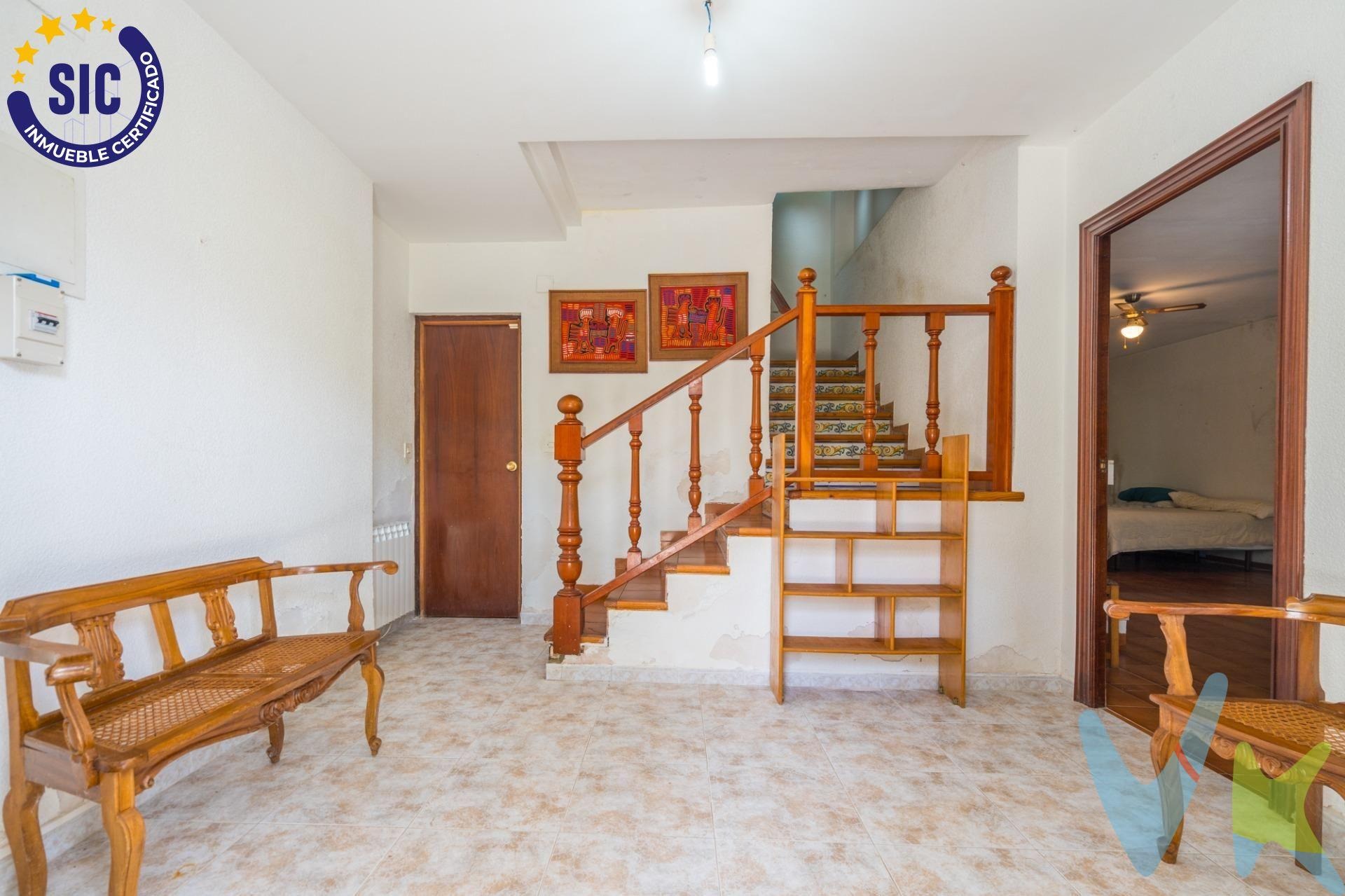 Chalet en venta con piscina y jardín en Serra, Valencia.