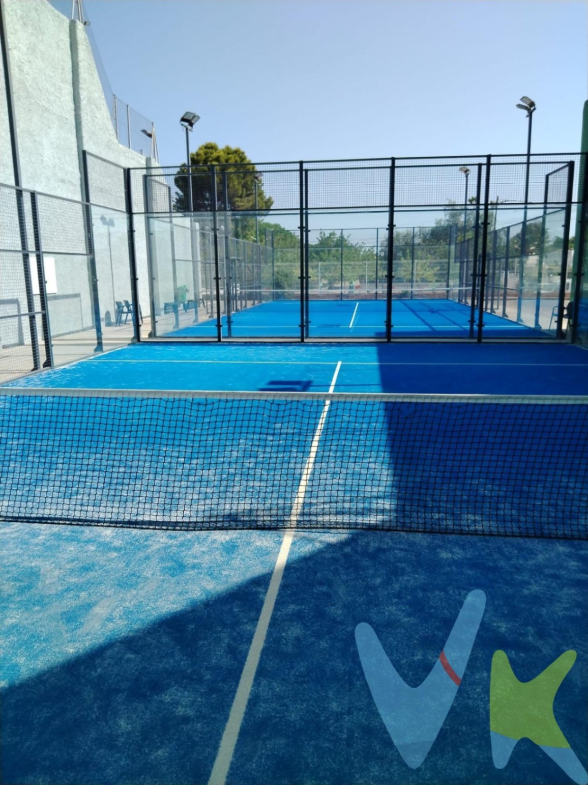 Chalet en venta con piscina y jardín en Serra, Valencia.
