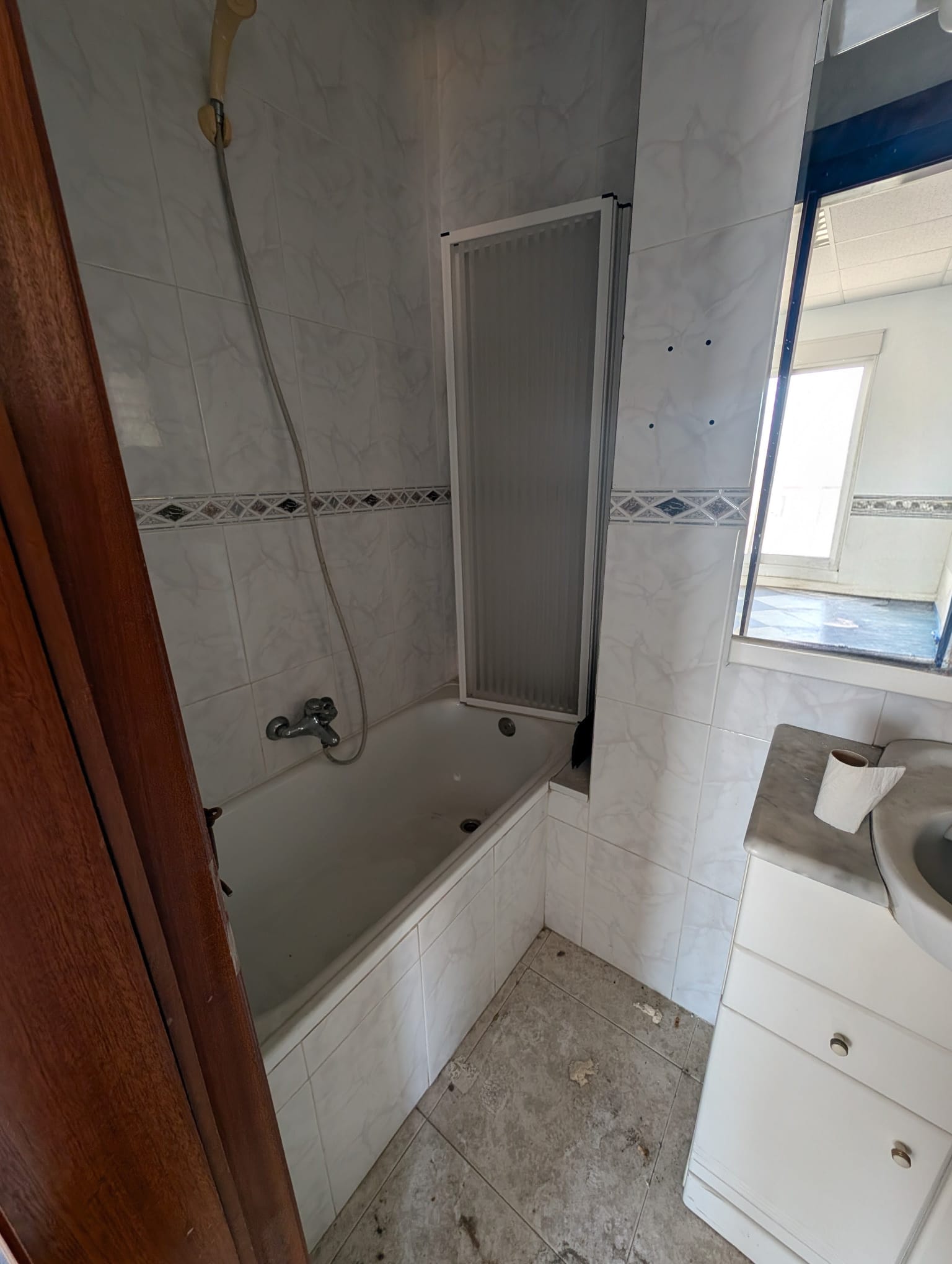 Loft for sale in Valencia, Port area, with sea views.