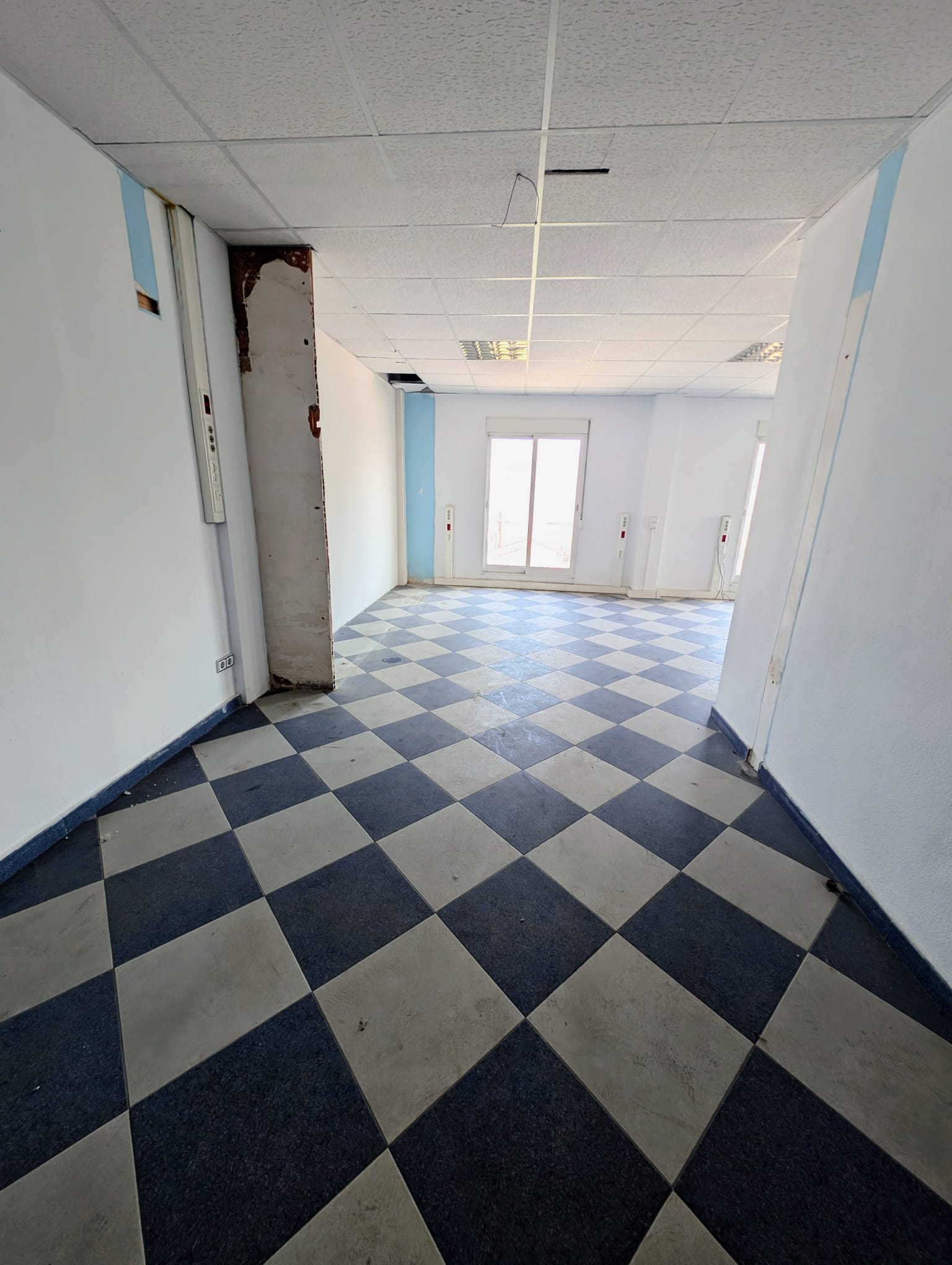 Loft for sale in Valencia, Port area, with sea views.