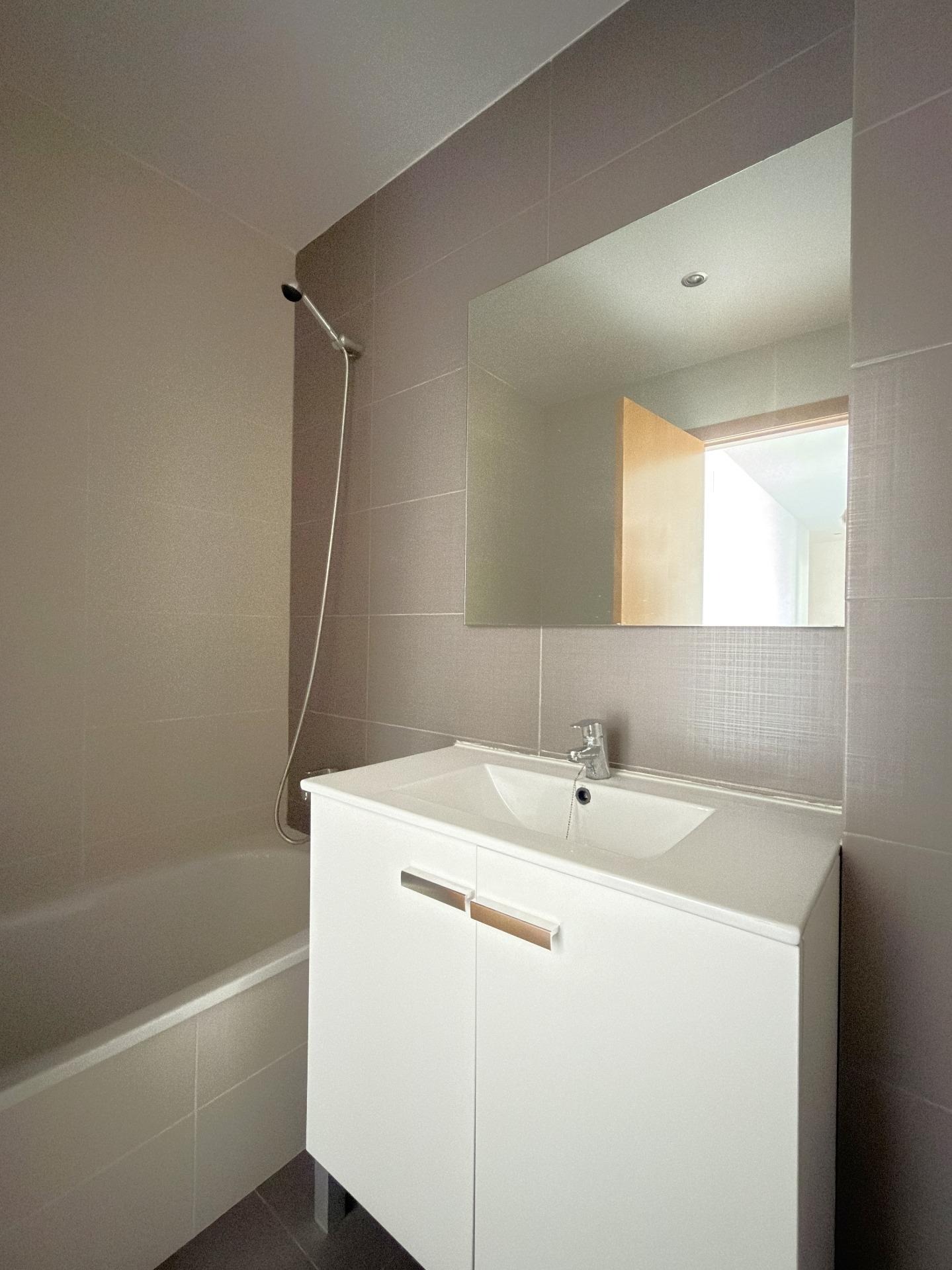Maison à vendre de 3 chambres et 2 salles de bains à BÉTERA.