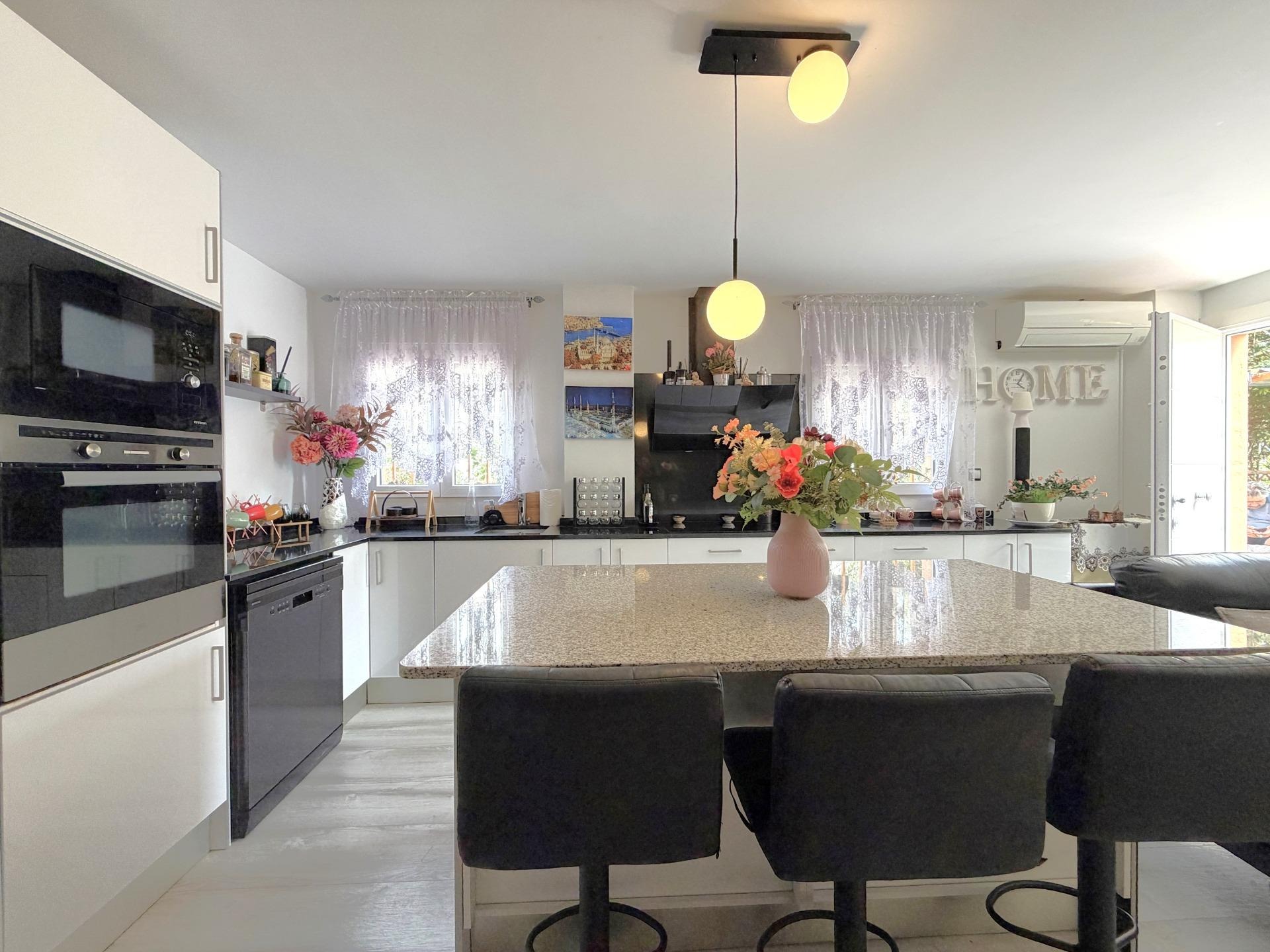 Chalet for sale with pool in Albalat dels Tarongers