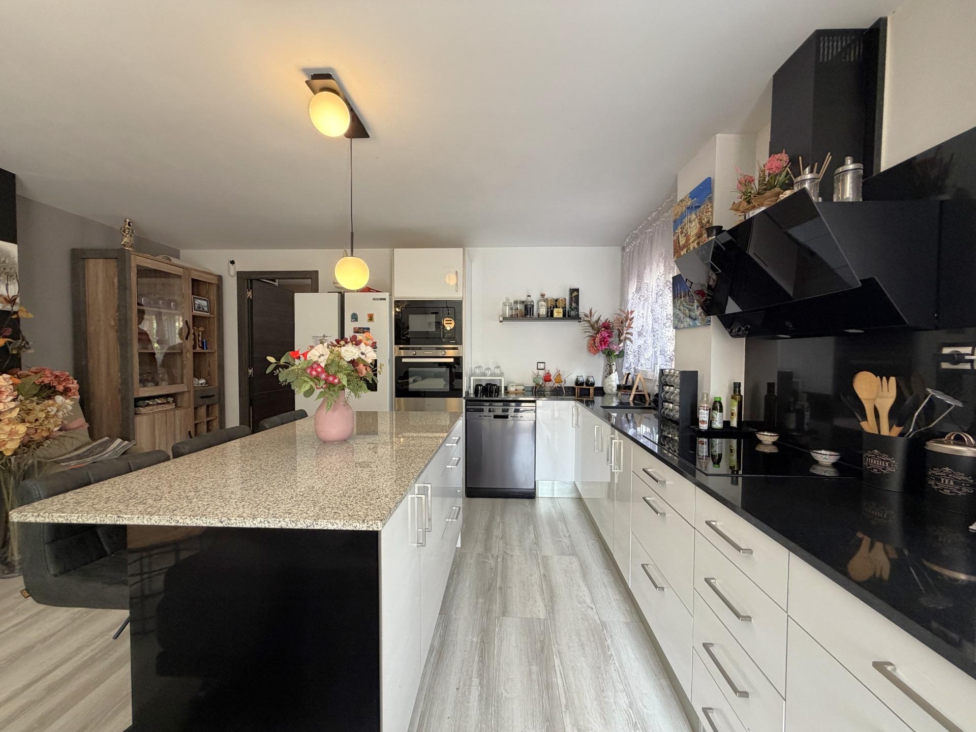 Chalet for sale with pool in Albalat dels Tarongers