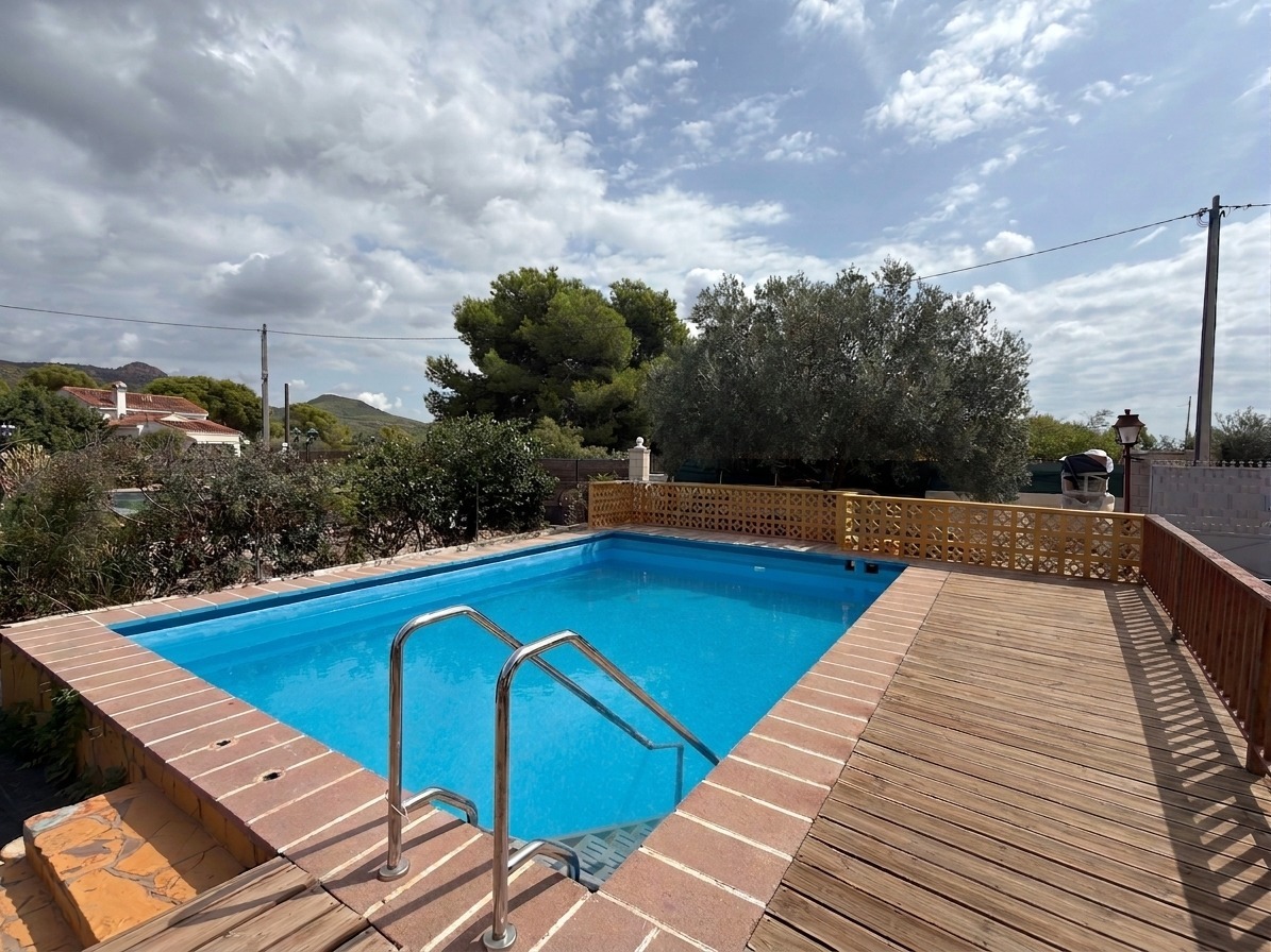 Chalet for sale with pool in Albalat dels Tarongers