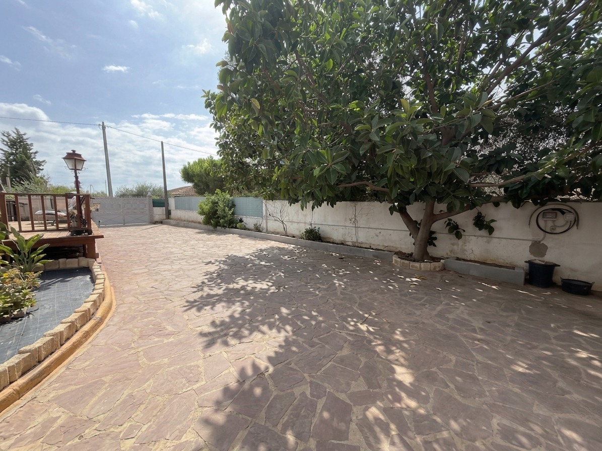 Chalet for sale with pool in Albalat dels Tarongers