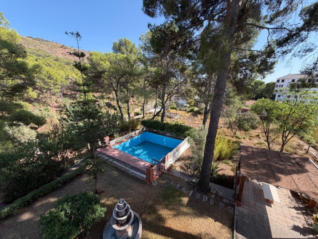 Chalet for sale in Náquera, 9 bedrooms and a pool.