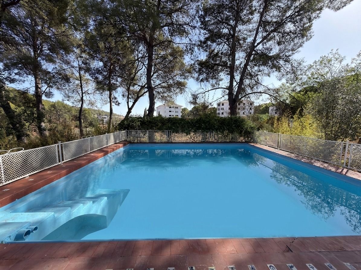 Chalet for sale in Náquera, 9 bedrooms and a pool.
