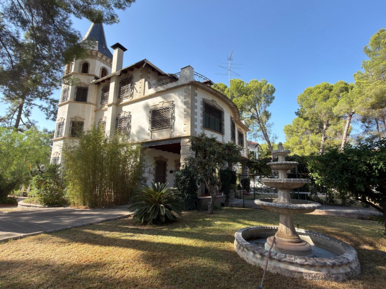 Chalet for sale in Náquera, 9 bedrooms and a pool.