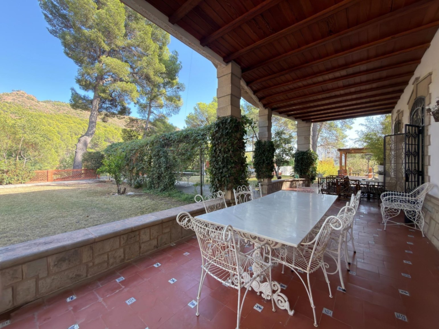 Chalet for sale in Náquera, 9 bedrooms and a pool.