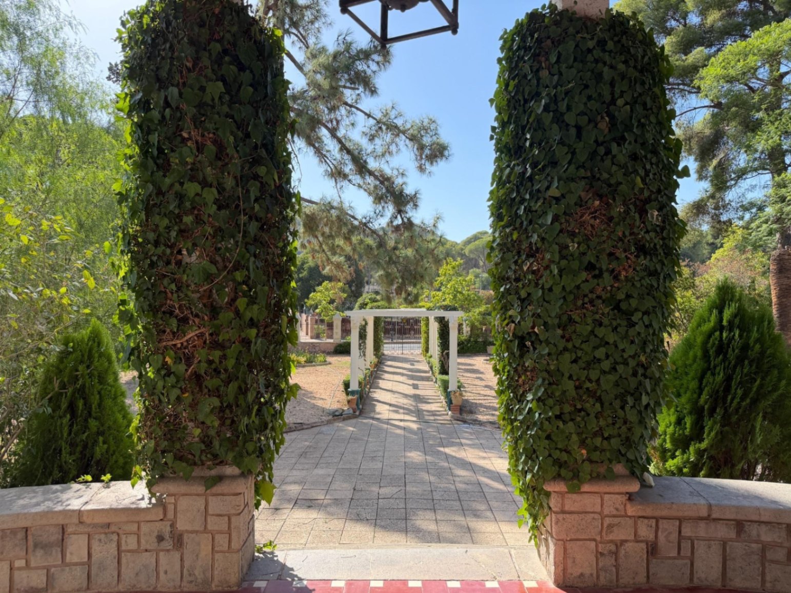 Chalet for sale in Náquera, 9 bedrooms and a pool.