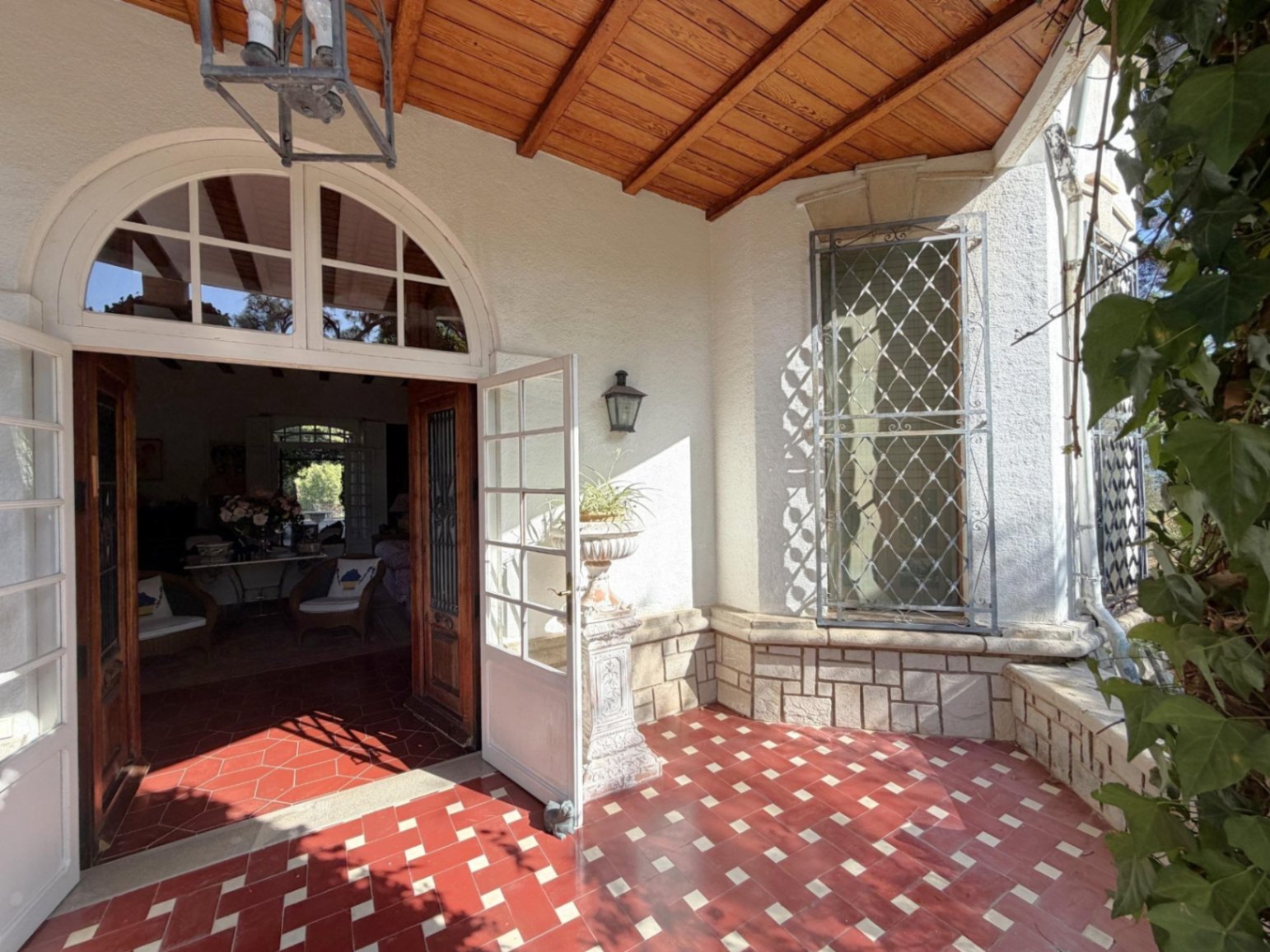 Chalet for sale in Náquera, 9 bedrooms and a pool.