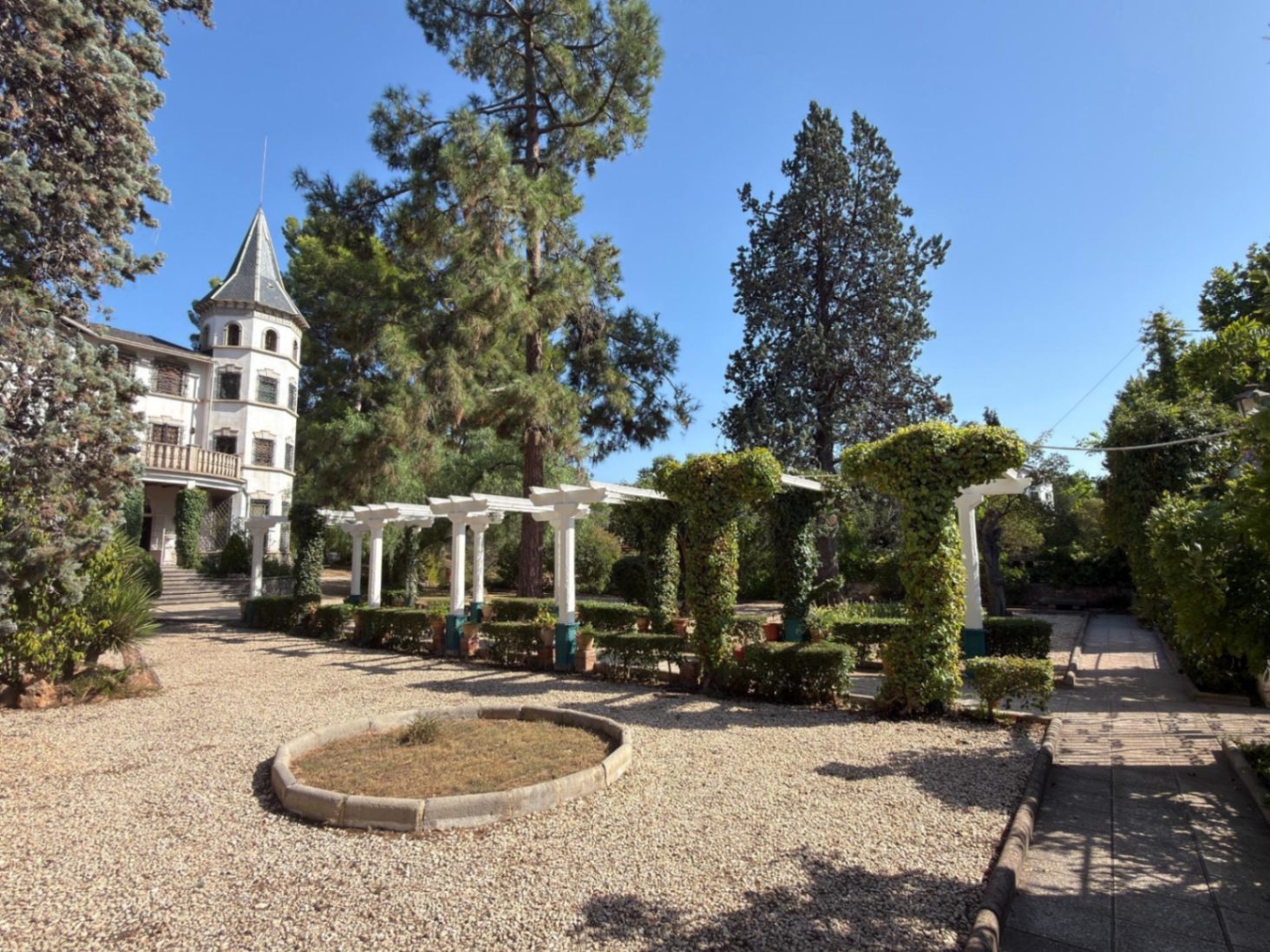 Chalet for sale in Náquera, 9 bedrooms and a pool.
