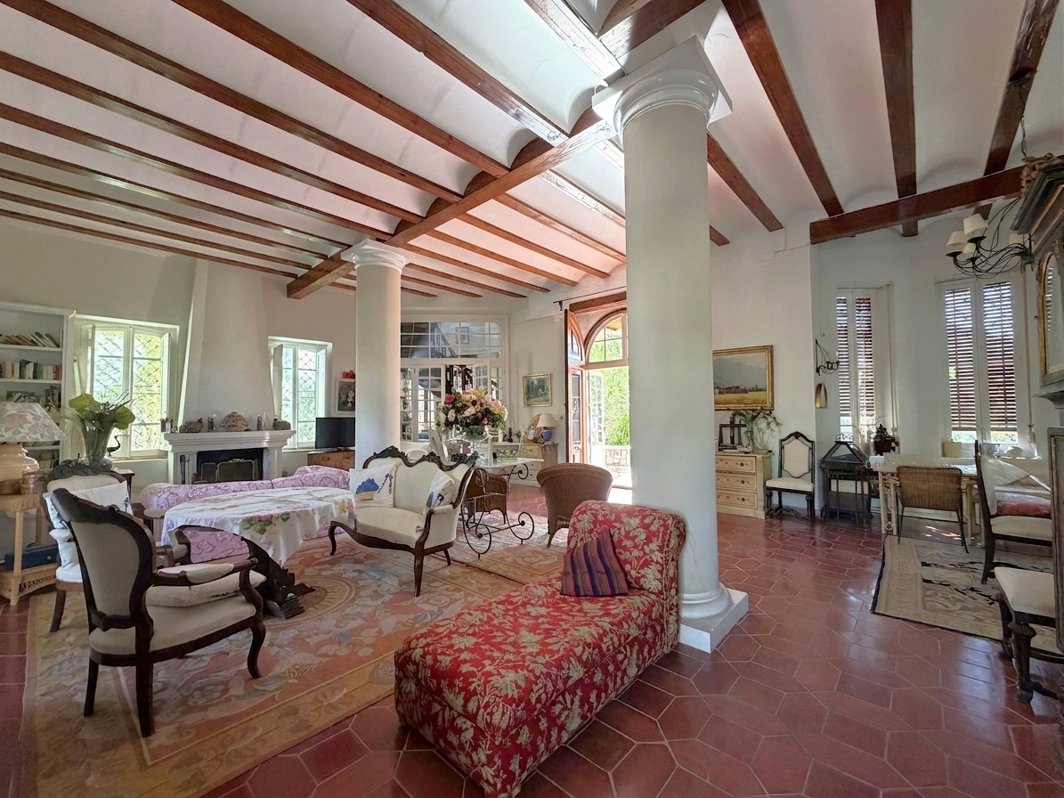 Chalet for sale in Náquera, 9 bedrooms and a pool.