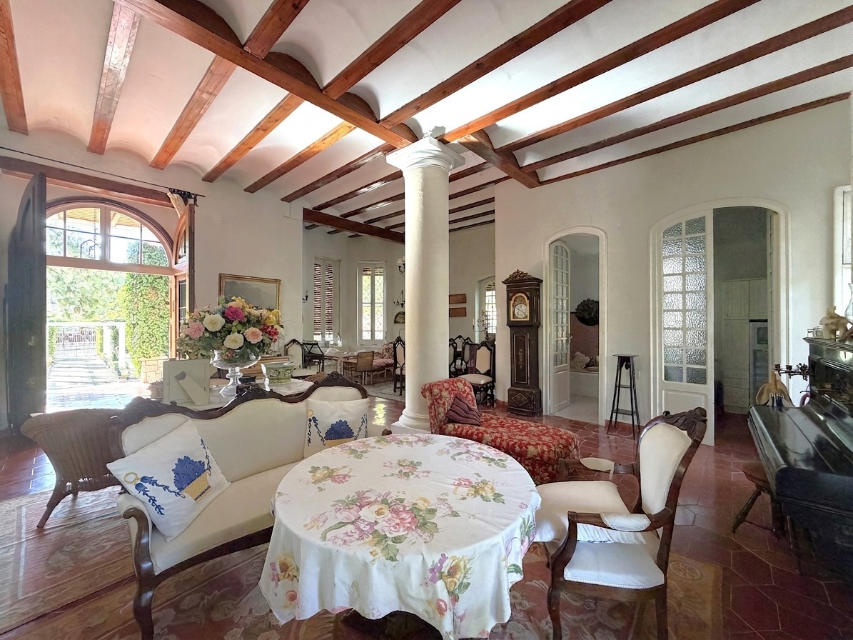Chalet for sale in Náquera, 9 bedrooms and a pool.