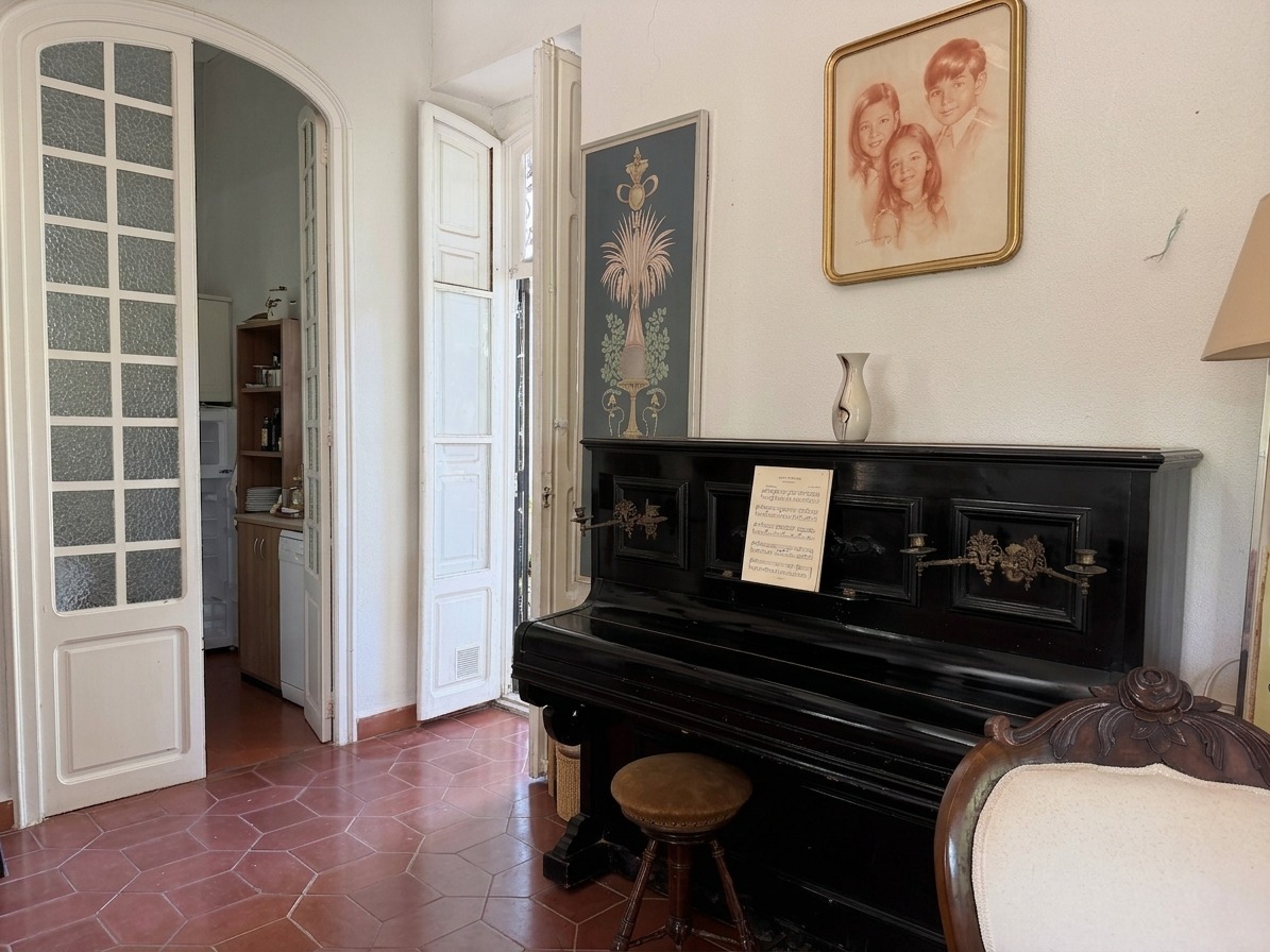 Chalet for sale in Náquera, 9 bedrooms and a pool.
