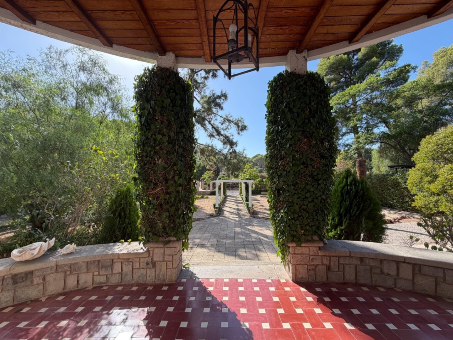 Chalet for sale in Náquera, 9 bedrooms and a pool.