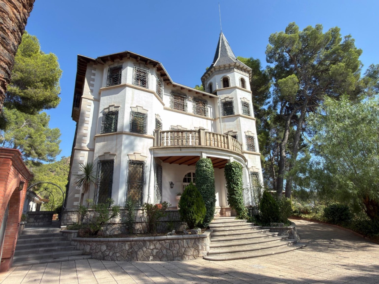 Chalet for sale in Náquera, 9 bedrooms and a pool.