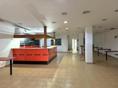 Geschäftsräume und Wohnungen in Náquera