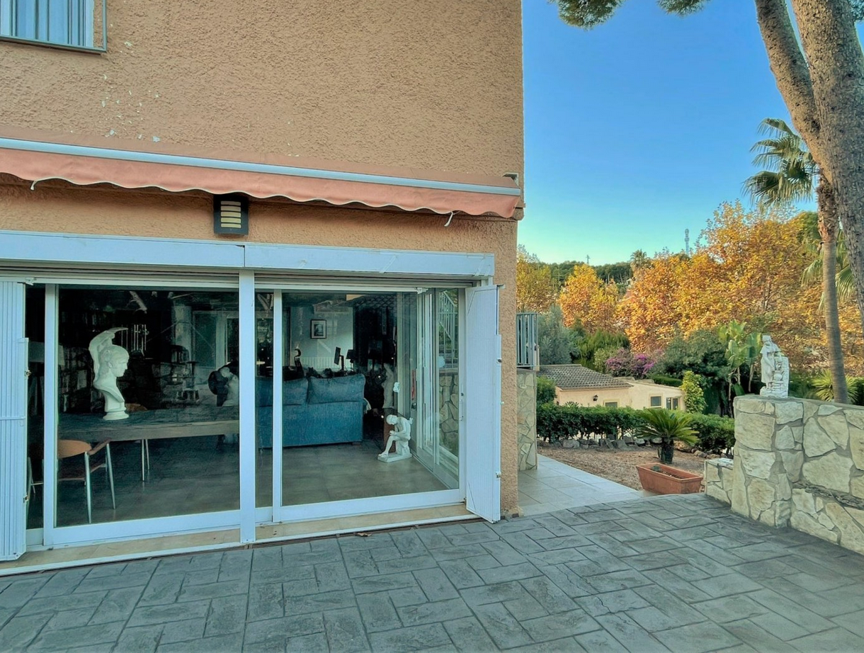 Verkauf einer großen Villa in Náquera, Valencia.