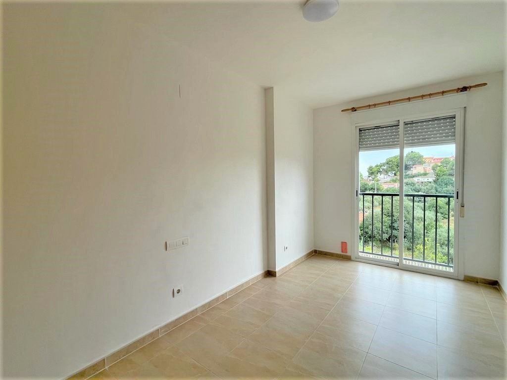 Apartment in Náquera, Valencia with 3 bedrooms and 2 bathrooms.
