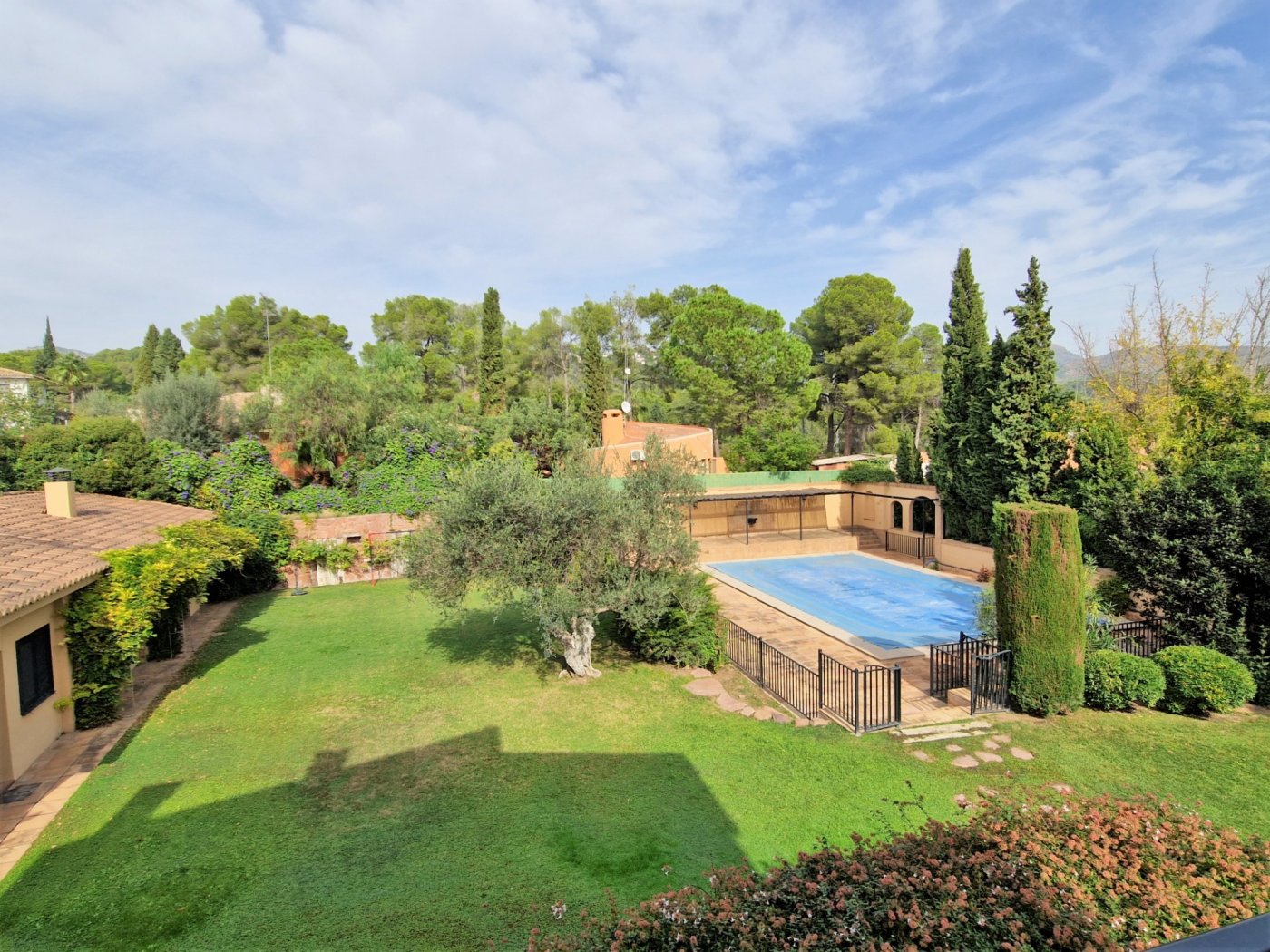 Villa for sale in Náquera, Valencia with large plot.